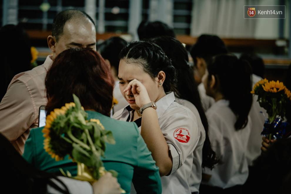 Đêm tri ân đầy nước mắt của trường Gia Định: Khóc vì chúng ta đã có một thời học sinh đầy tươi đẹp-14