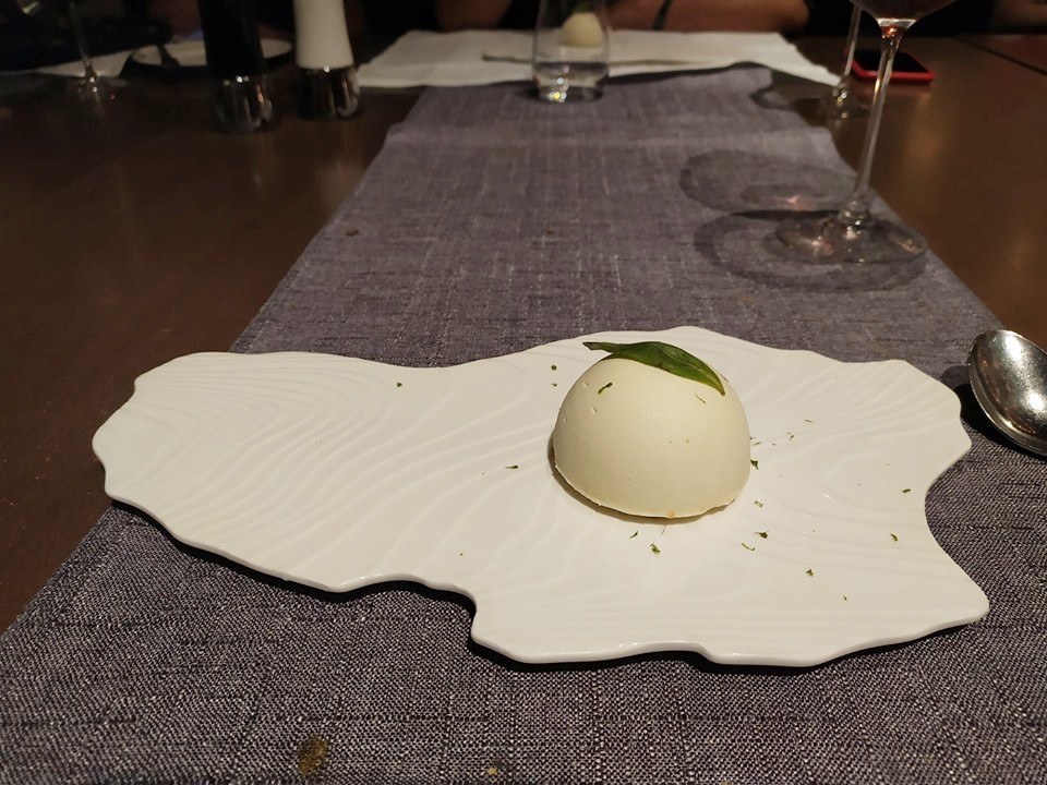 Tranh cãi ầm ĩ vì hóa đơn ăn tối của một gia đình hết 30 triệu đồng là khoe của, hoang phí”-4