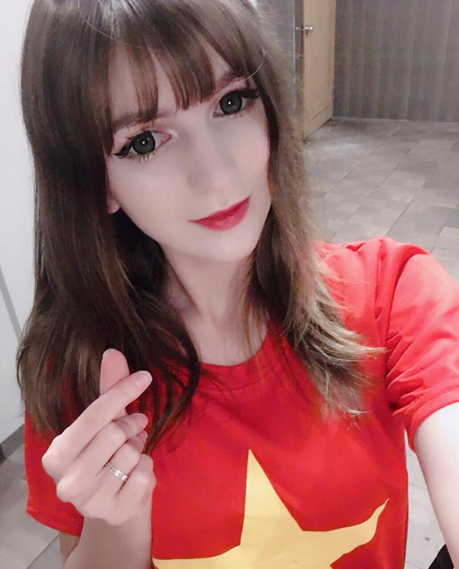 Hot girl DJ mặt xinh như búp bê chụp ảnh với sen, đời thường đẹp hết nấc-4