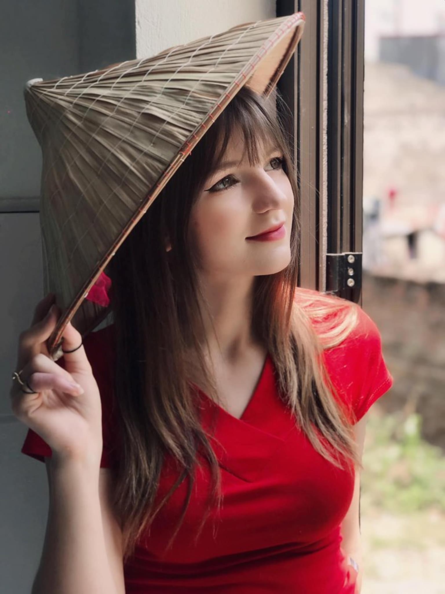 Hot girl DJ mặt xinh như búp bê chụp ảnh với sen, đời thường đẹp hết nấc-5