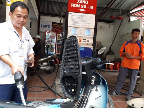 Giá xăng dầu hôm nay 17/6, quyết định giảm mạnh đột ngột-2