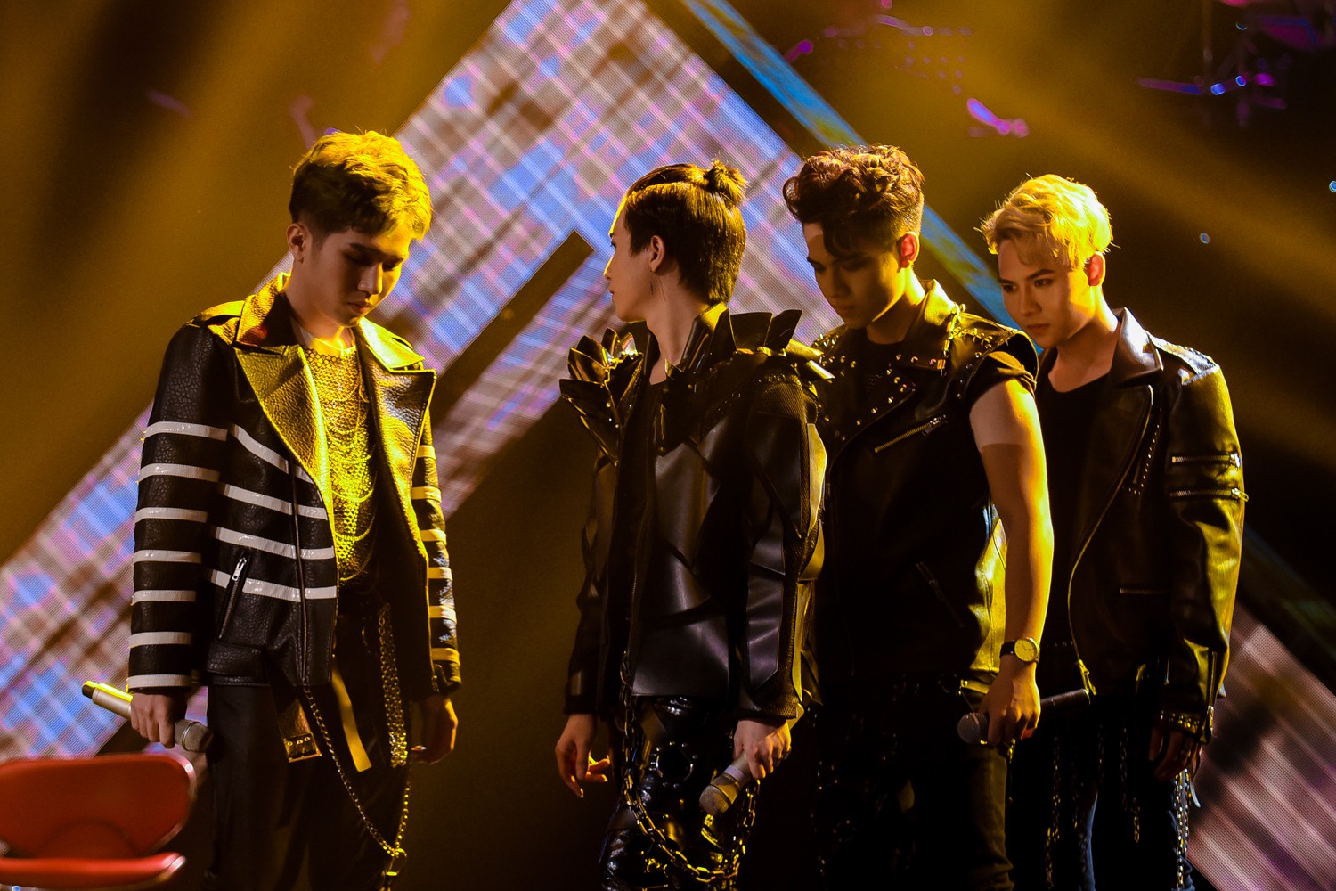 Học trò bị loại trước Thanh Hà, Tuấn Hưng - Tuấn Ngọc tức đến mức cùng bỏ thế nóng The Voice-17