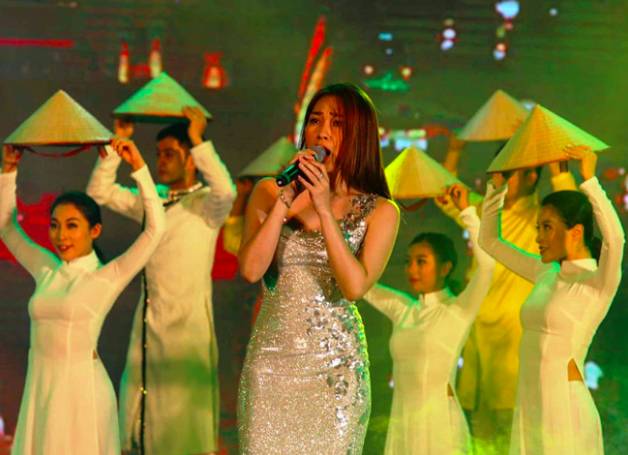 Mỹ Tâm nựng má Mai Tài Phến trên máy bay và loạt bằng chứng hẹn hò chàng diễn viên kém 10 tuổi!-5