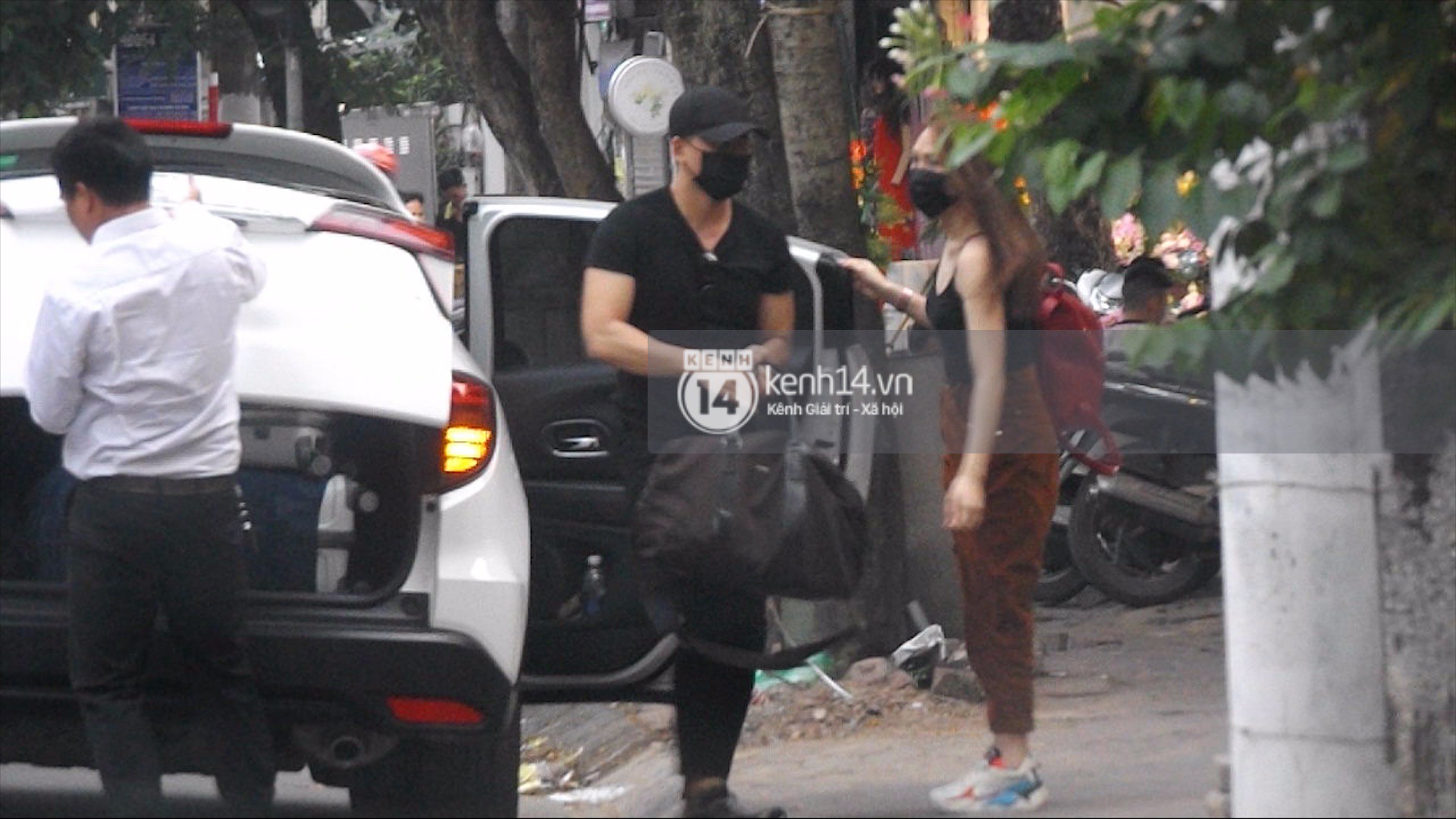 Mỹ Tâm nựng má Mai Tài Phến trên máy bay và loạt bằng chứng hẹn hò chàng diễn viên kém 10 tuổi!-12