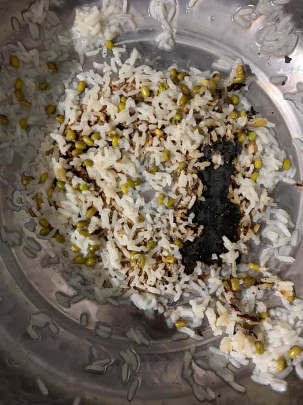 Gái vụng gần 30 tuổi tưởng nấu cháo như nấu cơm, kết quả ra mẻ cơm heo khiến dân mạng chết khiếp-1