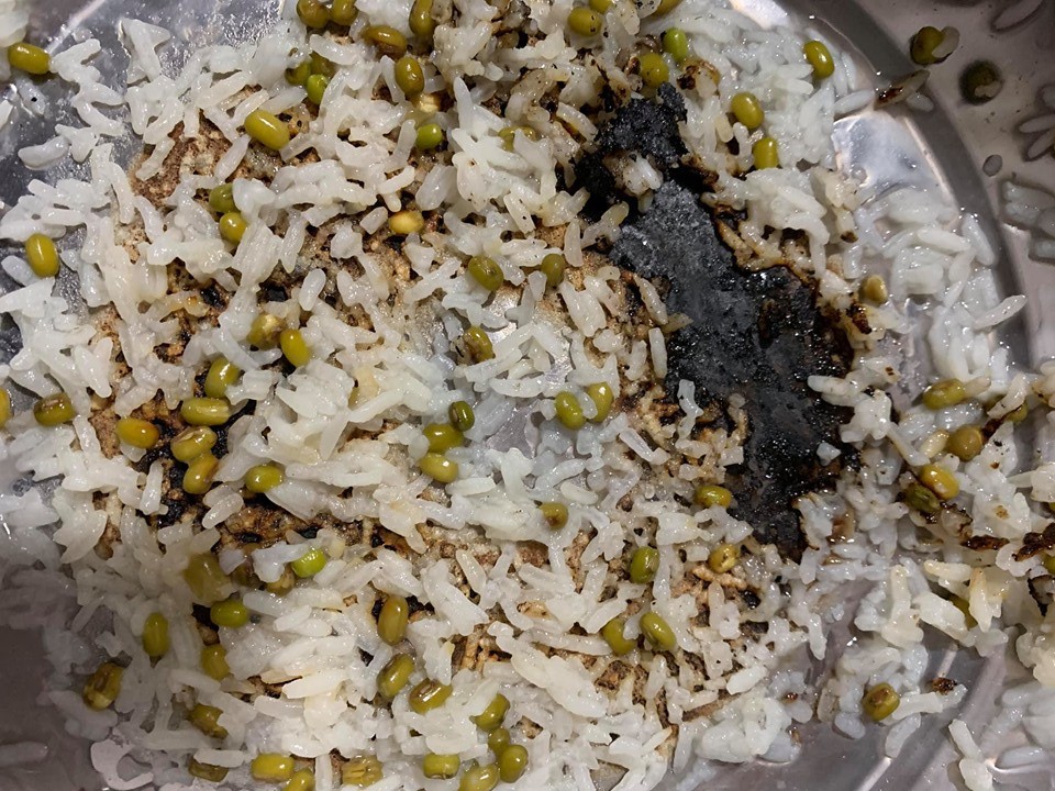 Gái vụng gần 30 tuổi tưởng nấu cháo như nấu cơm, kết quả ra mẻ cơm heo khiến dân mạng chết khiếp-2