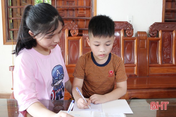 Thả cảm xúc vào 15 trang giấy, nữ sinh ở TP Hà Tĩnh giành điểm chuyên Văn cao nhất-3