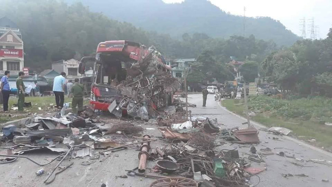Vụ tai nạn kinh hoàng khiến 40 người thương vong ở Hòa Bình: Chiếc xe tải biển Lào không có dữ liệu tốc độ-1