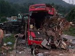 Tai nạn thảm khốc, hơn 40 người thương vong ở Hòa Bình: Xác định danh tính 2 tài xế-2