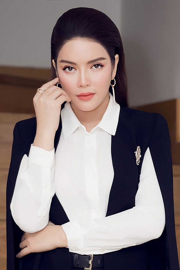 Lý Nhã Kỳ thần thái sắc sảo với vest thanh lịch-5