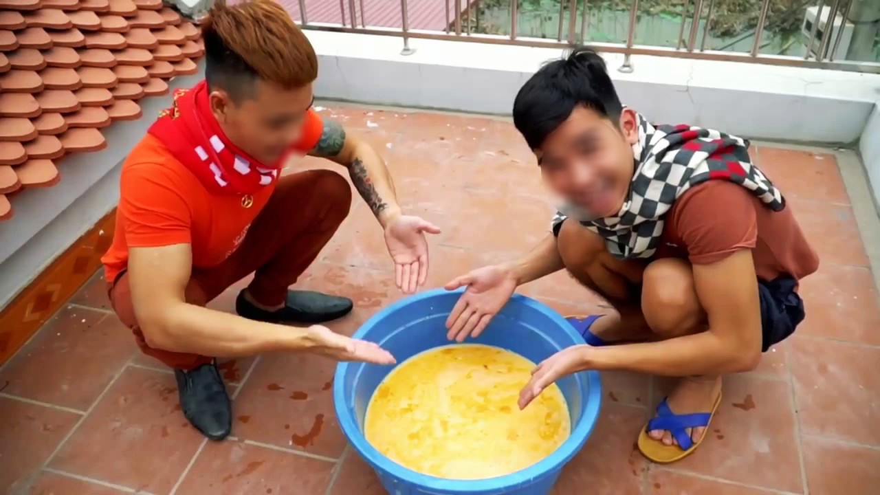 Thêm clip đổ trứng vào đầu người lạ khiến MXH phẫn nộ: Nạn nhân là cô hàng xóm, chủ nhân của trò đùa xin lỗi bằng 500k-4