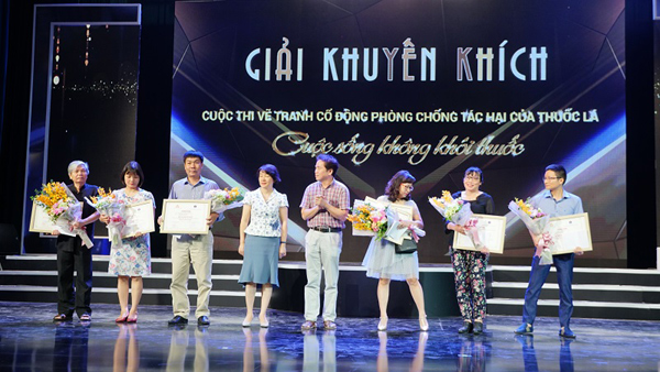 Trao giải cuộc thi Vẽ tranh cổ động ‘Cuộc sống không khói thuốc’-3