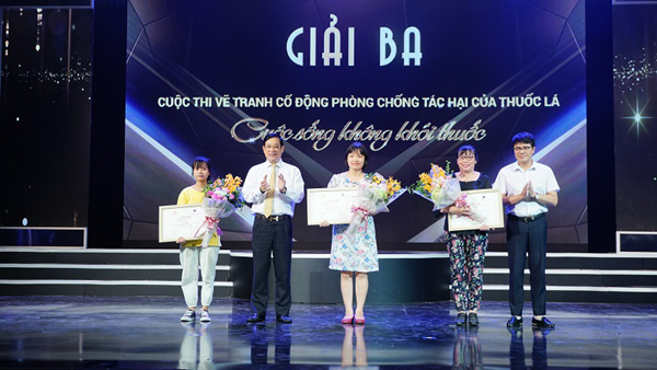 Trao giải cuộc thi Vẽ tranh cổ động ‘Cuộc sống không khói thuốc’-4