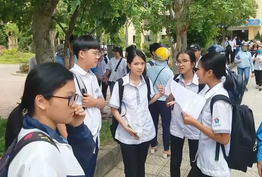 Quảng Bình: Đề nghị kỷ luật 2 cán bộ coi thi ký nhầm trên 24 bài thi của thí sinh-2