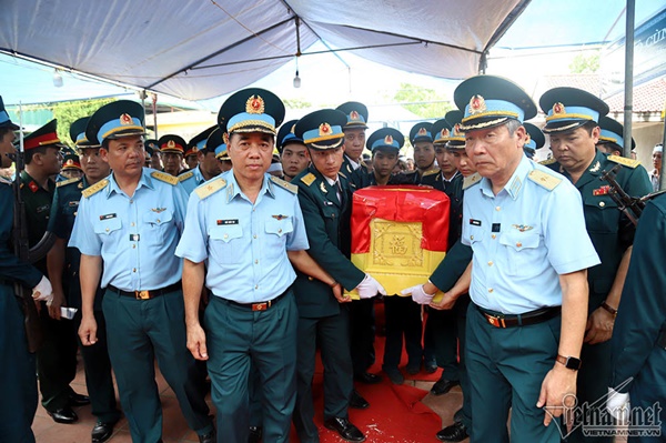 Xã ven đô Hà Nội nghẹn ngào tiễn đưa Thiếu tá phi công về đất mẹ-1