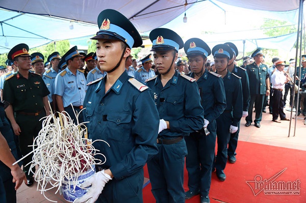 Xã ven đô Hà Nội nghẹn ngào tiễn đưa Thiếu tá phi công về đất mẹ-2