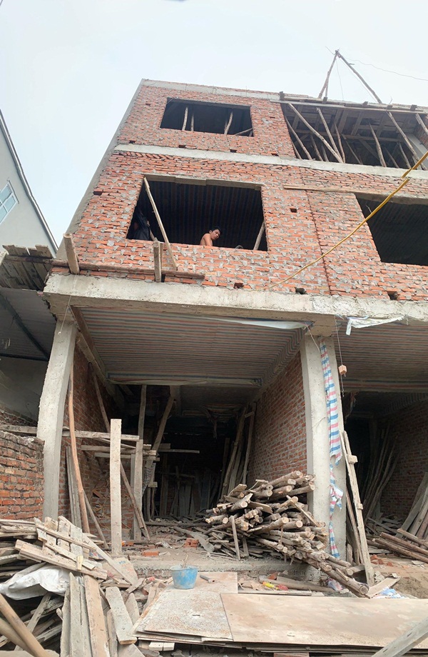 Với 160 triệu đồng, vợ chồng trẻ liều mình mua nhà 3 tầng Hà Nội khiến ai cũng sửng sốt và đây là trọn bộ bí quyết-3