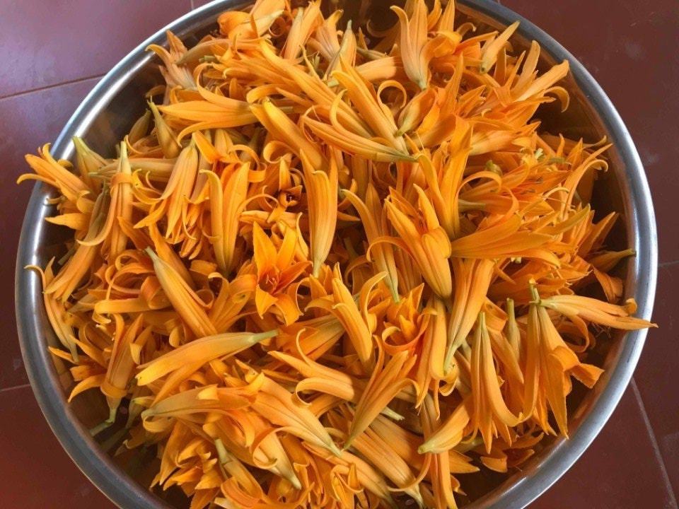 Hoa hiên mùa hè giá tiền triệu, đặc sản mỗi năm chỉ có một lần-1