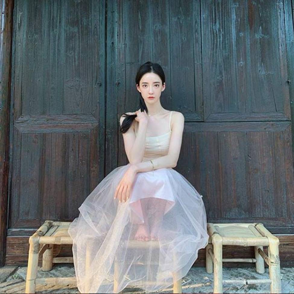 Fan sốc trước nhan sắc nguyên bản của người đẹp không yêu bị đòi quà 20 tỷ-9