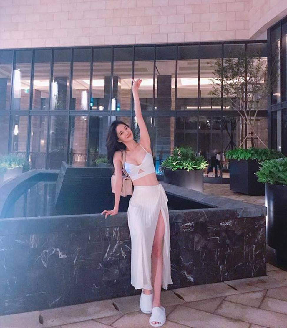 Fan sốc trước nhan sắc nguyên bản của người đẹp không yêu bị đòi quà 20 tỷ-17