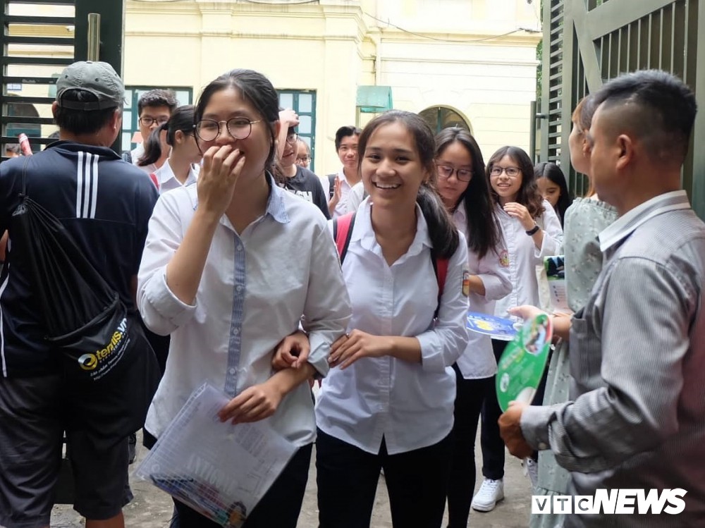 Điểm thi môn Sử vào lớp 10 tại Hà Nội cao kỷ lục: Đề dễ hay chất lượng dạy và học được nâng cao?-2