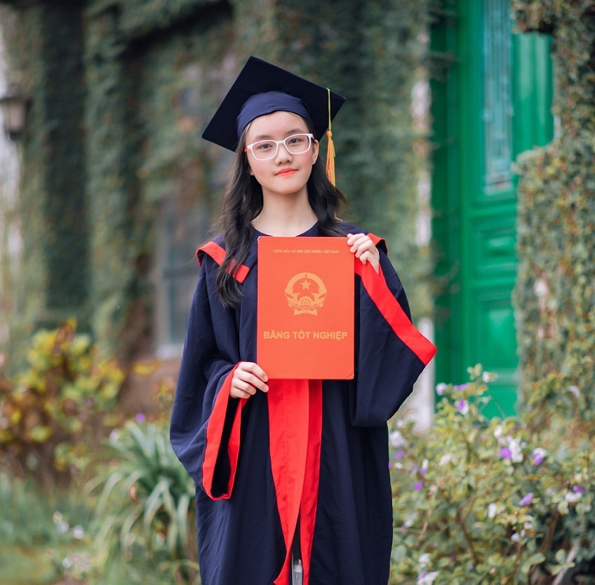 Nữ sinh Hà Nội đỗ cả 3 lớp chuyên Toán, Lý và Hóa-2