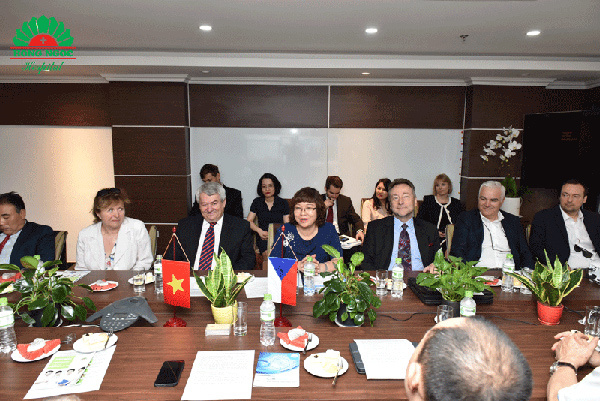 Trung tâm IVF Hồng Ngọc đón đoàn Y tế Hạ viện Quốc hội Séc-1