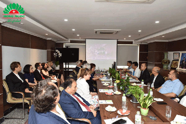 Trung tâm IVF Hồng Ngọc đón đoàn Y tế Hạ viện Quốc hội Séc-2