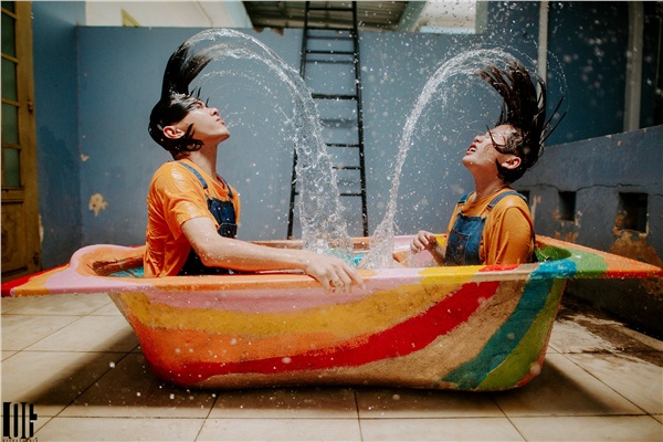 Bộ ảnh tinh nghịch của cặp đôi chàng chụp ảnh, nàng make-up, xem xong chỉ muốn yêu luôn-1