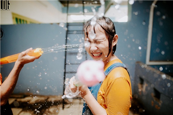 Bộ ảnh tinh nghịch của cặp đôi chàng chụp ảnh, nàng make-up, xem xong chỉ muốn yêu luôn-3