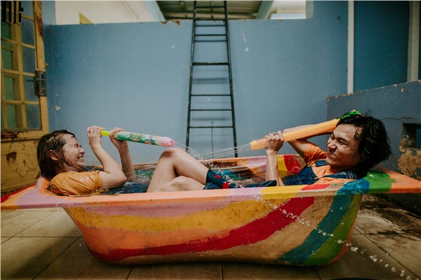 Bộ ảnh tinh nghịch của cặp đôi chàng chụp ảnh, nàng make-up, xem xong chỉ muốn yêu luôn-4