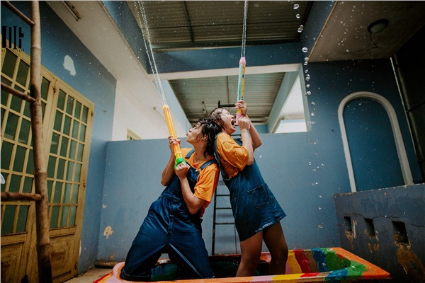 Bộ ảnh tinh nghịch của cặp đôi chàng chụp ảnh, nàng make-up, xem xong chỉ muốn yêu luôn-6