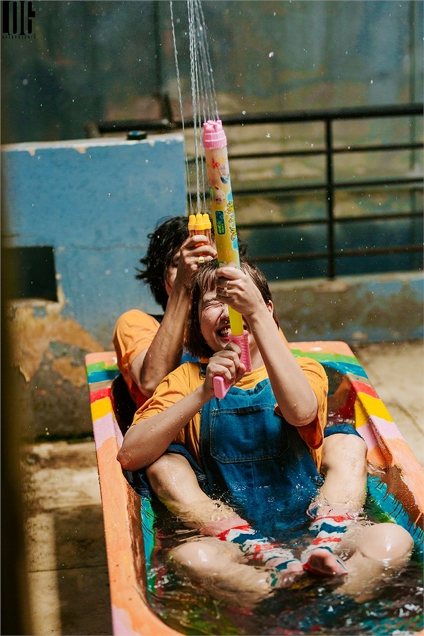 Bộ ảnh tinh nghịch của cặp đôi chàng chụp ảnh, nàng make-up, xem xong chỉ muốn yêu luôn-8