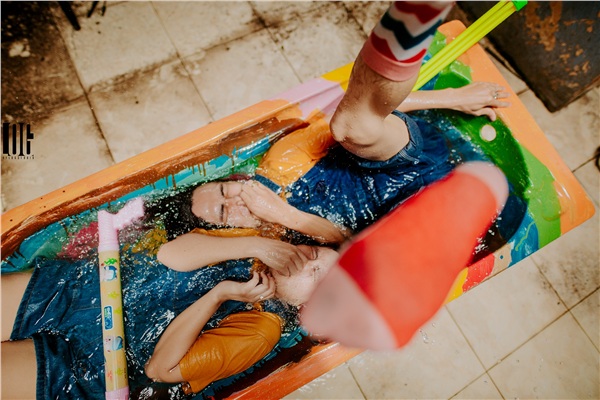 Bộ ảnh tinh nghịch của cặp đôi chàng chụp ảnh, nàng make-up, xem xong chỉ muốn yêu luôn-9