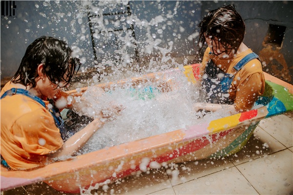 Bộ ảnh tinh nghịch của cặp đôi chàng chụp ảnh, nàng make-up, xem xong chỉ muốn yêu luôn-12