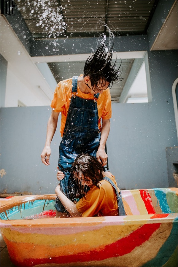 Bộ ảnh tinh nghịch của cặp đôi chàng chụp ảnh, nàng make-up, xem xong chỉ muốn yêu luôn-13