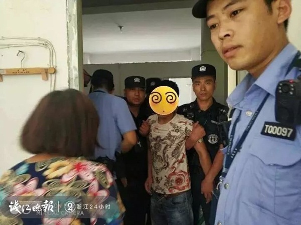 Bị mẹ ép kết hôn, người đàn ông trèo cửa sổ đòi tự tử, hóa ra nguyên nhân chính là sự chịu đựng của anh trong 10 năm qua-2