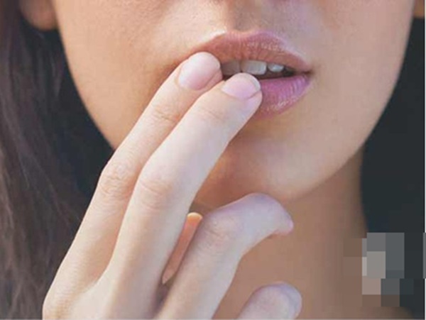 Nụ hôn thần chết không chỉ đe dọa trẻ em, qua nụ hôn người lớn cũng có thể bị bệnh tình dục nguy hiểm-2