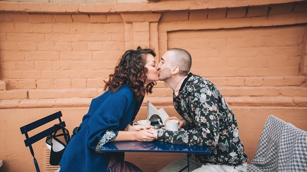 Nụ hôn thần chết không chỉ đe dọa trẻ em, qua nụ hôn người lớn cũng có thể bị bệnh tình dục nguy hiểm-3