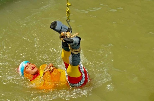 Tìm thấy thi thể của vị pháp sư vẫn trong tình trạng tay chân bị trói chặt, rùng mình lời nói 21 năm trước đột ngột linh ứng-1