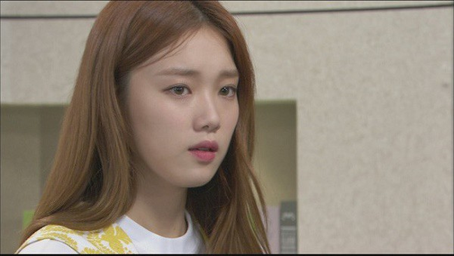 Nhiều lần thấy chồng và chị dâu thì thầm to nhỏ rất mờ ám, vợ đau khổ bắt gian nhưng không ngờ lại chứng kiến cảnh tượng khó hiểu-2