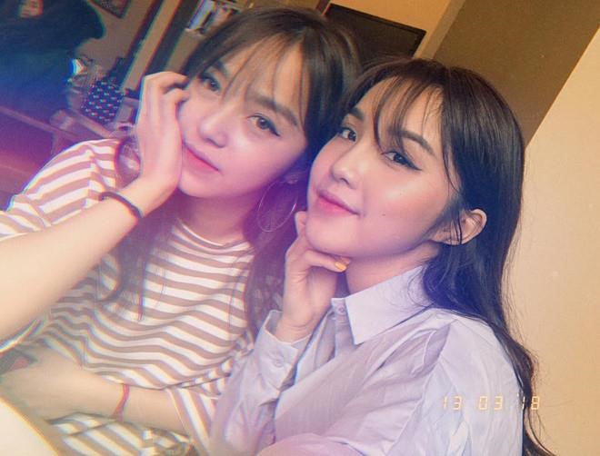 Những cặp hot girl ngỡ chị em song sinh vì quá giống nhau-6