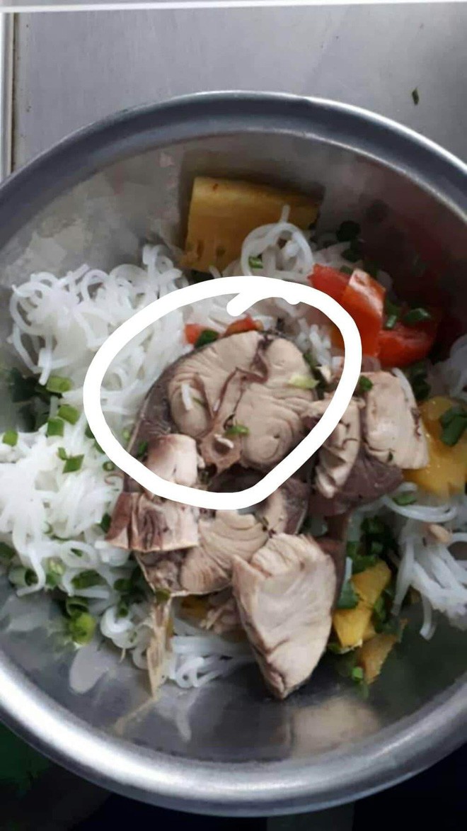 Công nhân nôn ói khi phát hiện suất ăn có sán, Phó Ban ATTP Đà Nẵng: Giun, sán nấu rồi ăn không sao cả-1