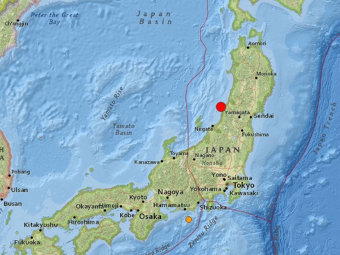 Kết cục nào cho kẻ liều lĩnh dám lướt sóng thần-1