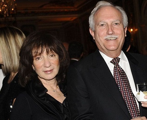 Tuổi thơ khốn khó của tỷ phú Amazon với người mẹ có nghị lực phi thường: 18 tuổi làm mẹ đơn thân, ngày ngày vẫn đem con đến lớp học-3