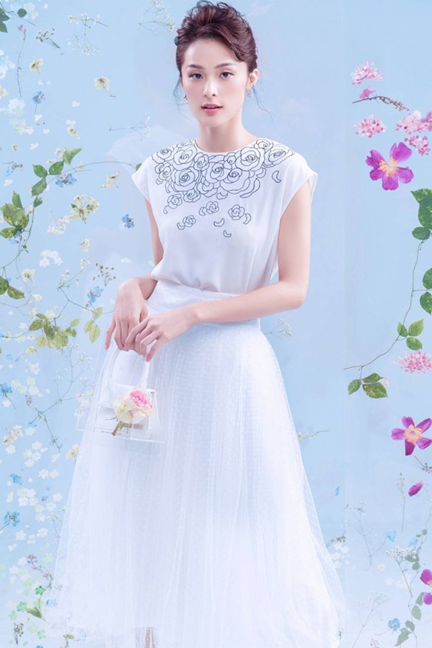 Hạ Vi ngọt ngào và mong manh tựa đóa hồng-16