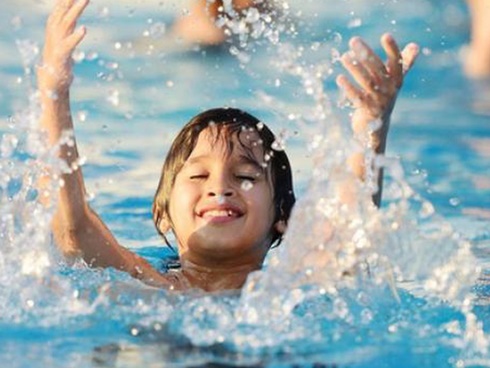 Cách chữa đau mắt đỏ: Trẻ sơ sinh bị đau mắt đỏ, mẹ cứ bình tĩnh làm cách này bé sẽ khỏi hoàn toàn chỉ sau vài ngày-3