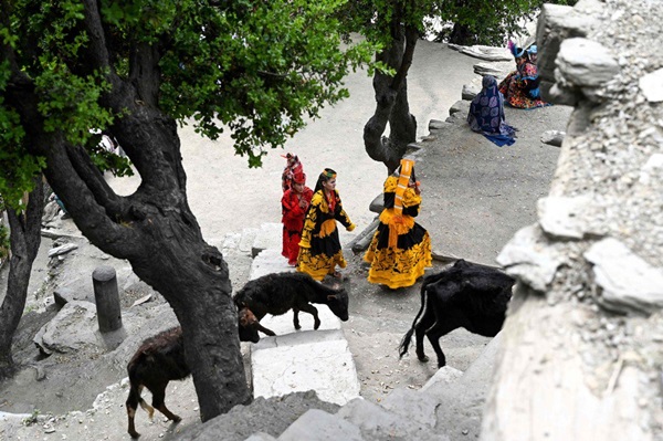 Nơi phụ nữ thoải mái tình dục với đàn ông lạ trước mặt chồng, du khách đổ xô đến-4