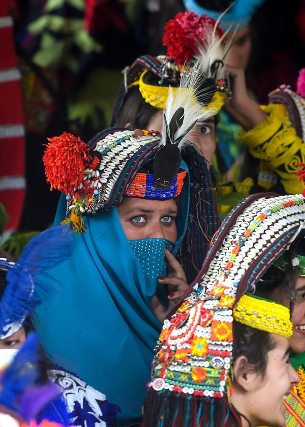 Nơi phụ nữ thoải mái tình dục với đàn ông lạ trước mặt chồng, du khách đổ xô đến-6