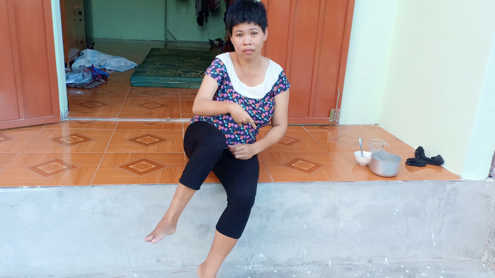 Thảm cảnh của người phụ nữ tật nguyền, một mình nuôi mẹ già mù và đứa con gái 10 tháng tuổi-2